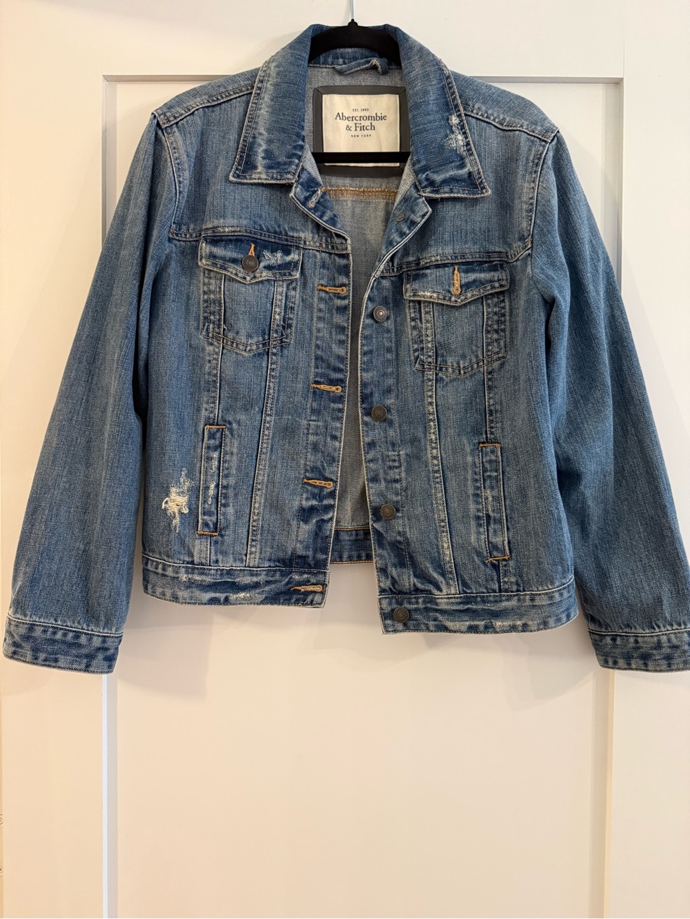 Abercrombie & Fitch Classic Denim Jacket – Women’s Size M